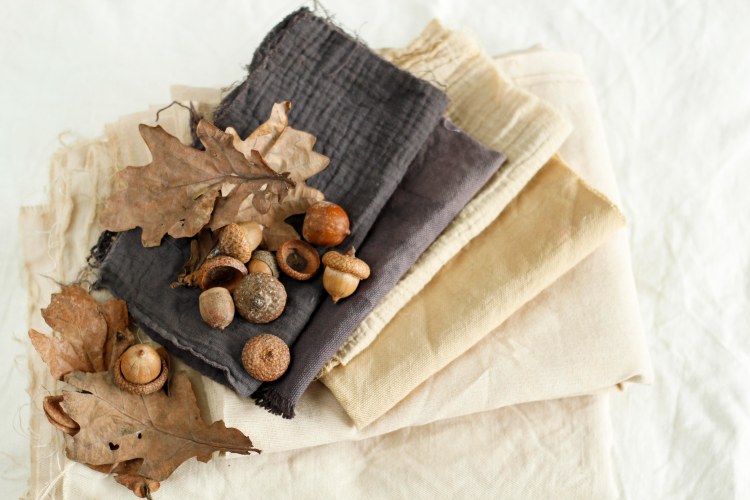 claudialeclercq-dusoleildanslenord-naturaldyeing-tintesnaturales-acorndye